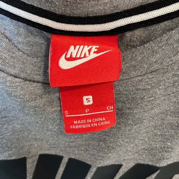 Grey Nike Athletic Top! - Picture 3 of 3
